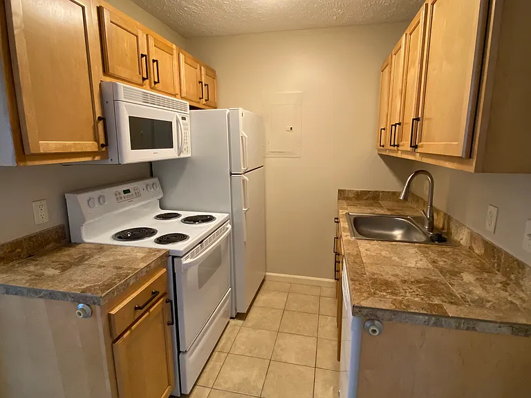 1520 D St #10 — Photo 4