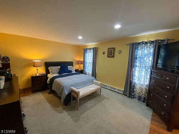 3rd image of 7 Zinnia Dr