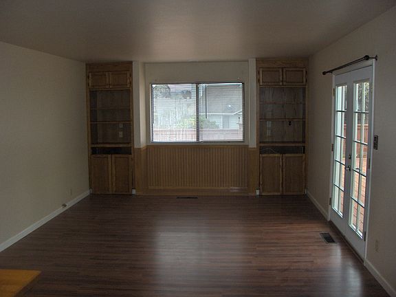 Family area or formal dinning area