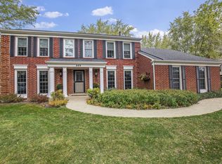 889 Georgetowne Ln, Barrington, IL 60010