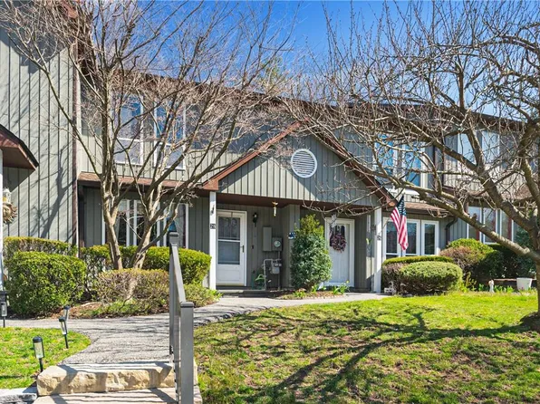 28 Hemlock Circle, Peekskill, NY 10566
