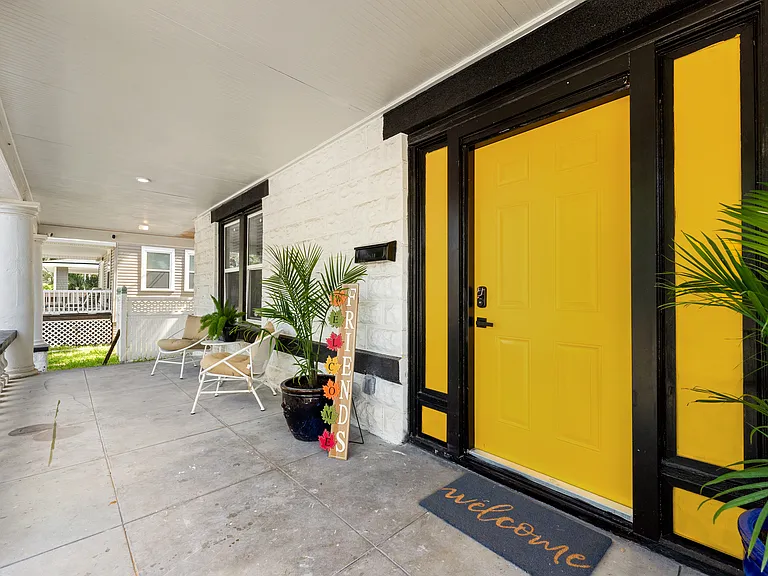 2811 N Market St — Photo 1