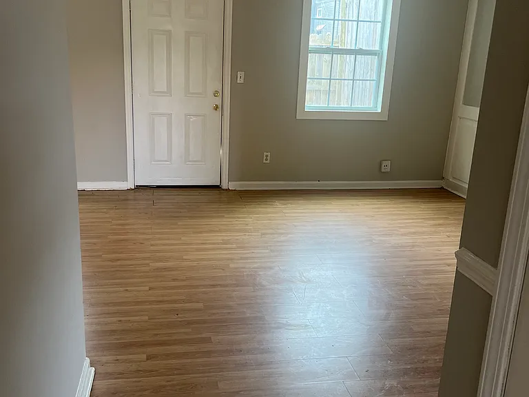 6067 Regent Mnr — Photo 2