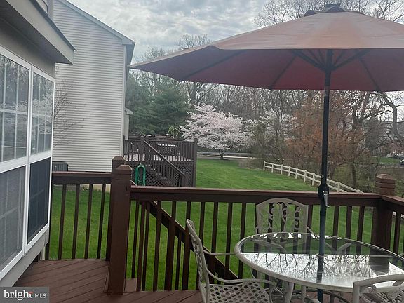5th image of 445 Nicholas Dr