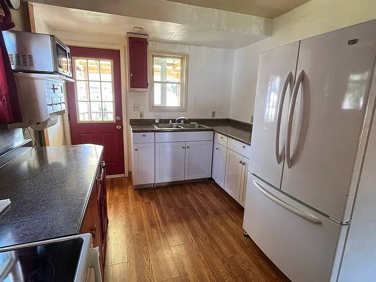 406 Flora St — Photo 1