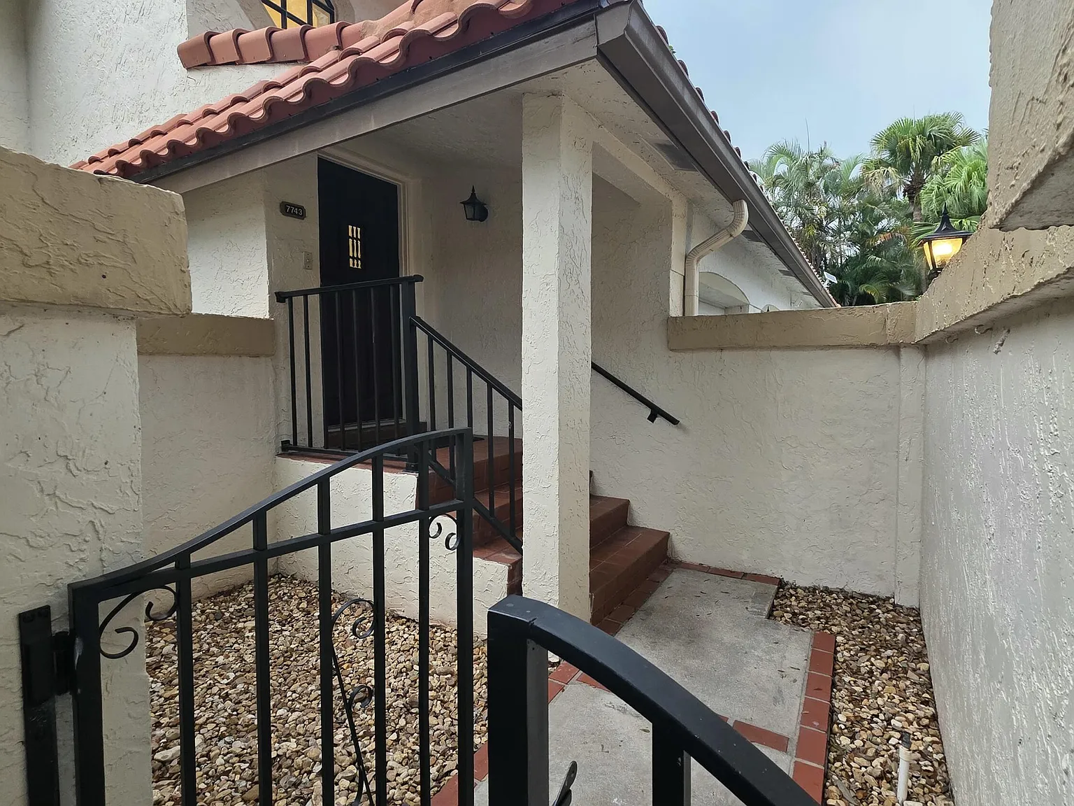 3 bed, 2.0 bath, 1572 sqft, $3,590 — Photo 3