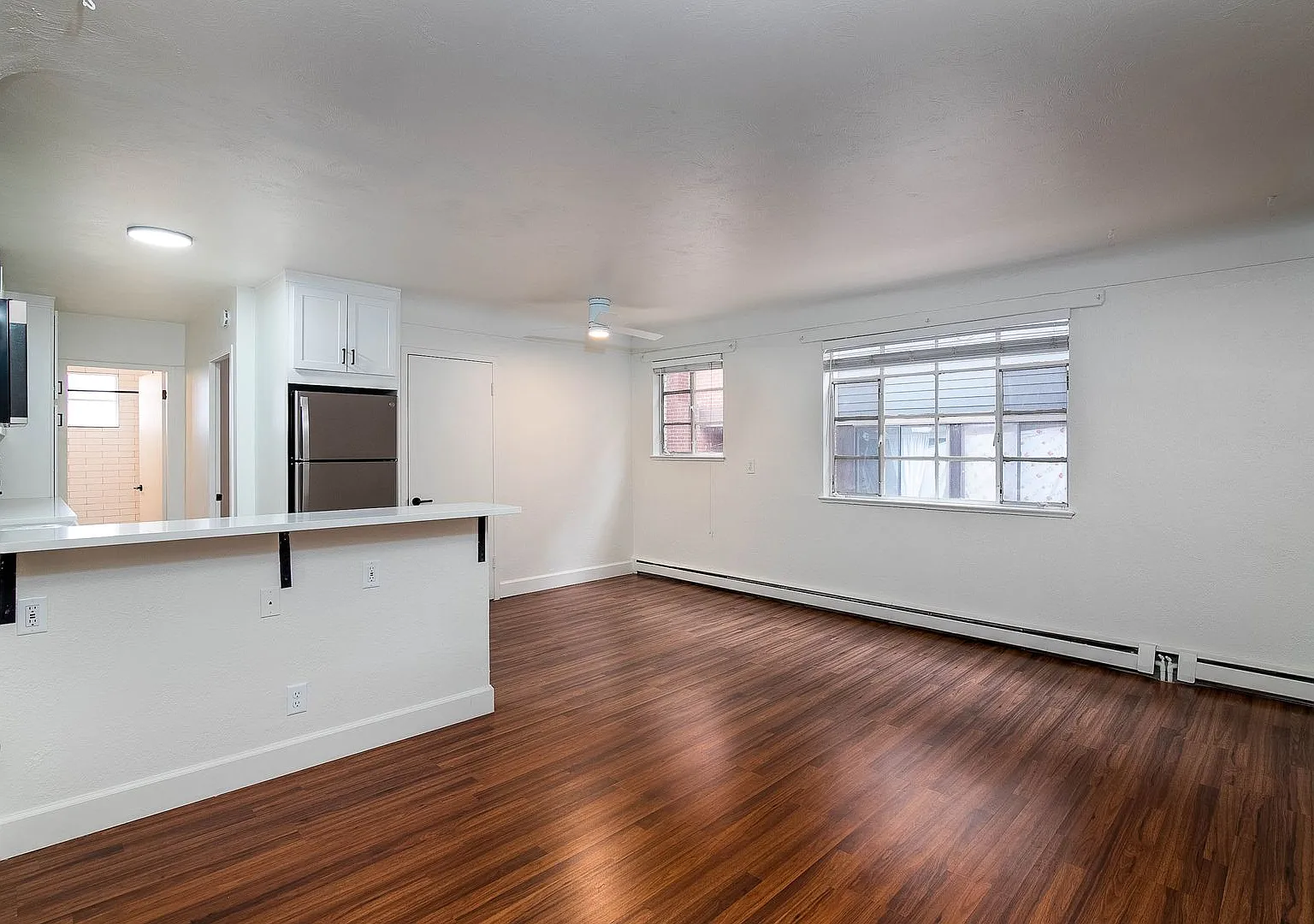 661 N Pearl St — Photo 2