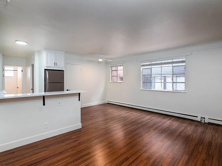 661 N Pearl St — Photo 17