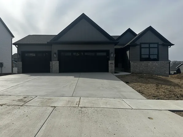 2509 Savanna Rd, Bloomington, IL 61705