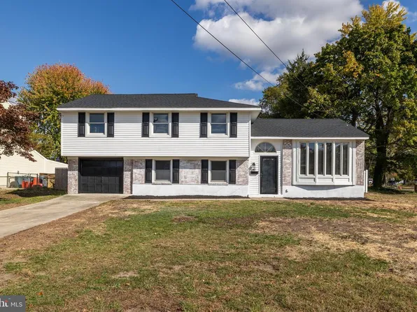 40 Longwood Dr, Stratford, NJ 08084