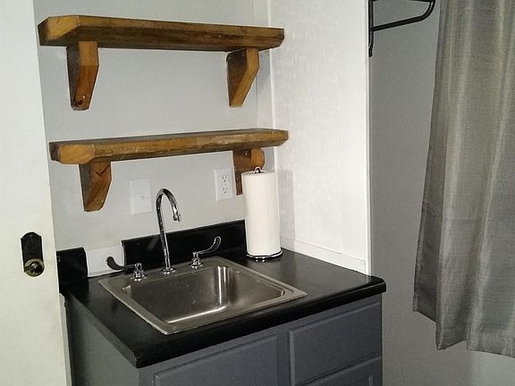 Additional sink area view - closet to right