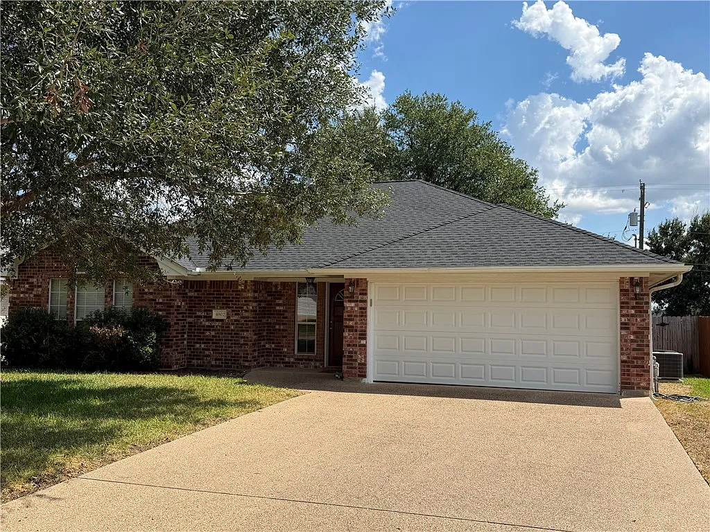 3 bed, 1558 sqft, $2,000 — Photo 2