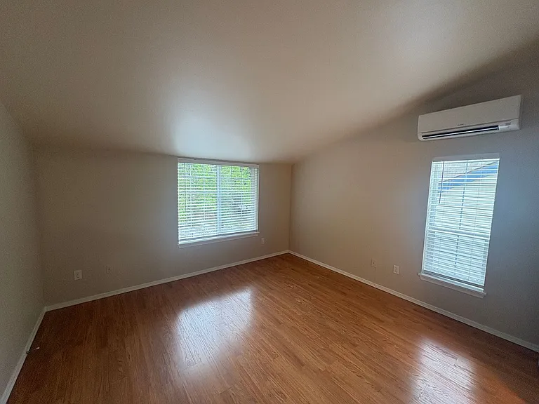 12549 Roosevelt Way NE #4 — Photo 28