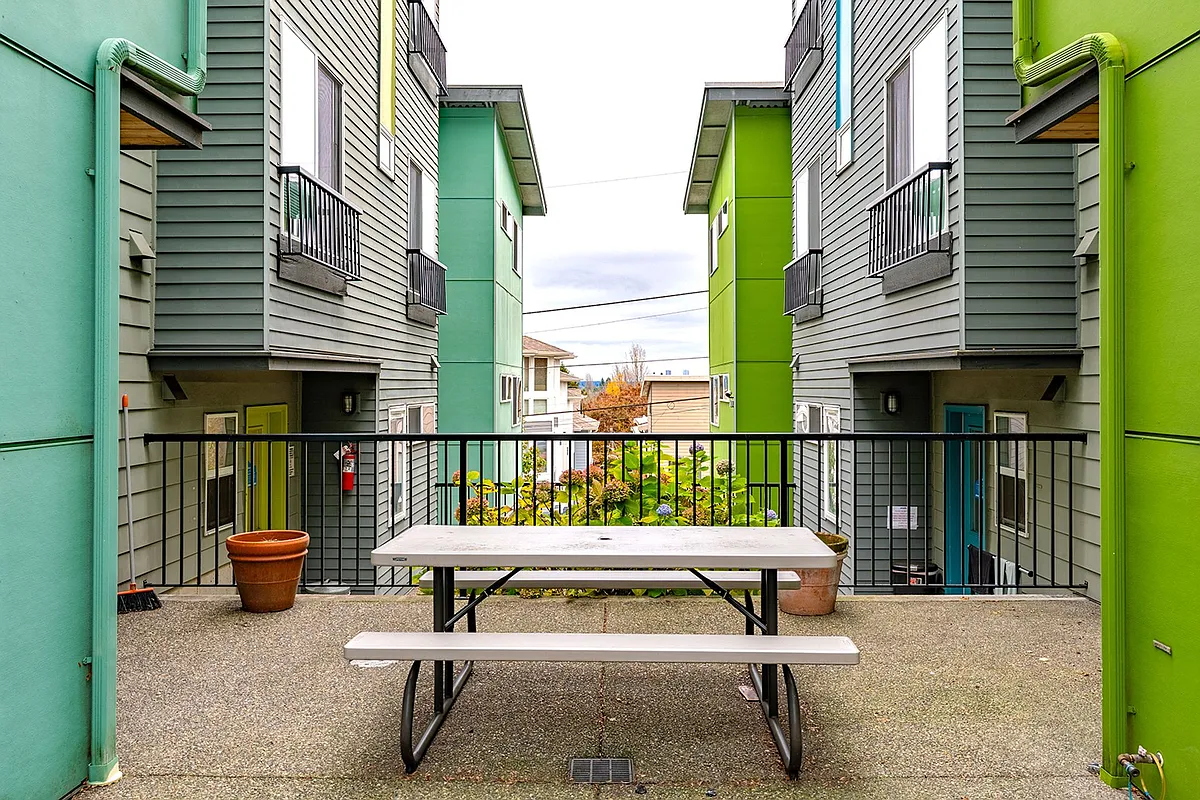 Building Photo - Videre - Courtyard Studios on Cap Hill!