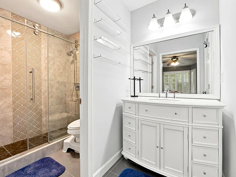 610 McGill Pl NE #610 — Photo 5