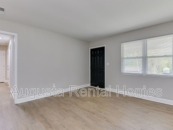 5th image of 3416 Kensington Dr N