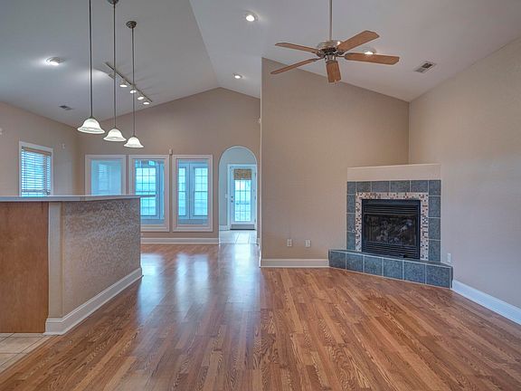 5th image of 100 Windsong Ln