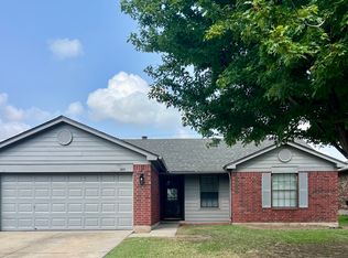 305 Bradgate Dr, Yukon, OK 73099