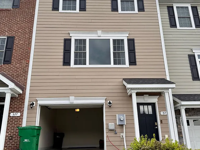573 Spring Oaks Dr — Photo 1