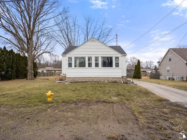 2532 Hasen Dr, Lambertville, MI 48144