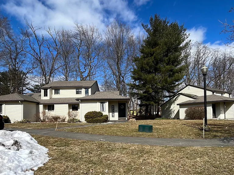 52 Simsbury Lndg #52 — Photo 3