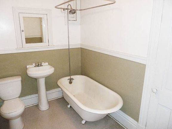 Long 2nd Closet in Bath