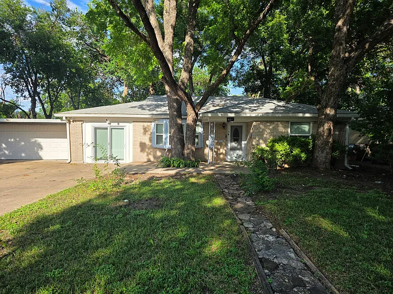 401 S Judd St — Photo 2