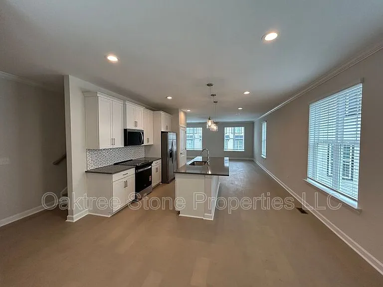 1967 Hollywood Rd NW — Photo 23