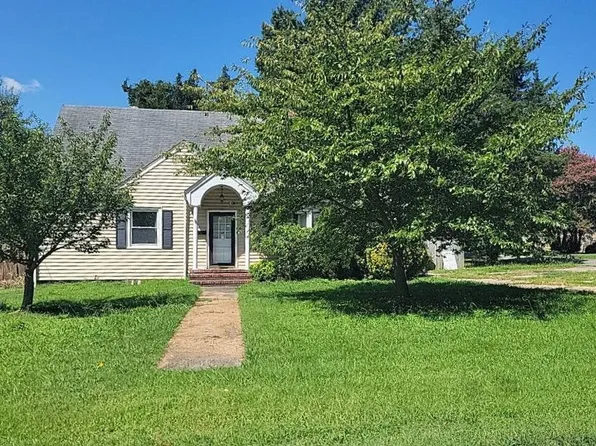 2110 Snead Ave, Colonial Heights, VA 23834