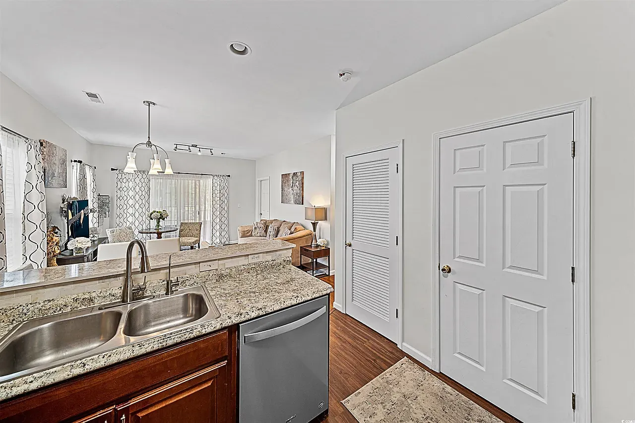 2 bed, 920 sqft, $1,595 — Photo 4