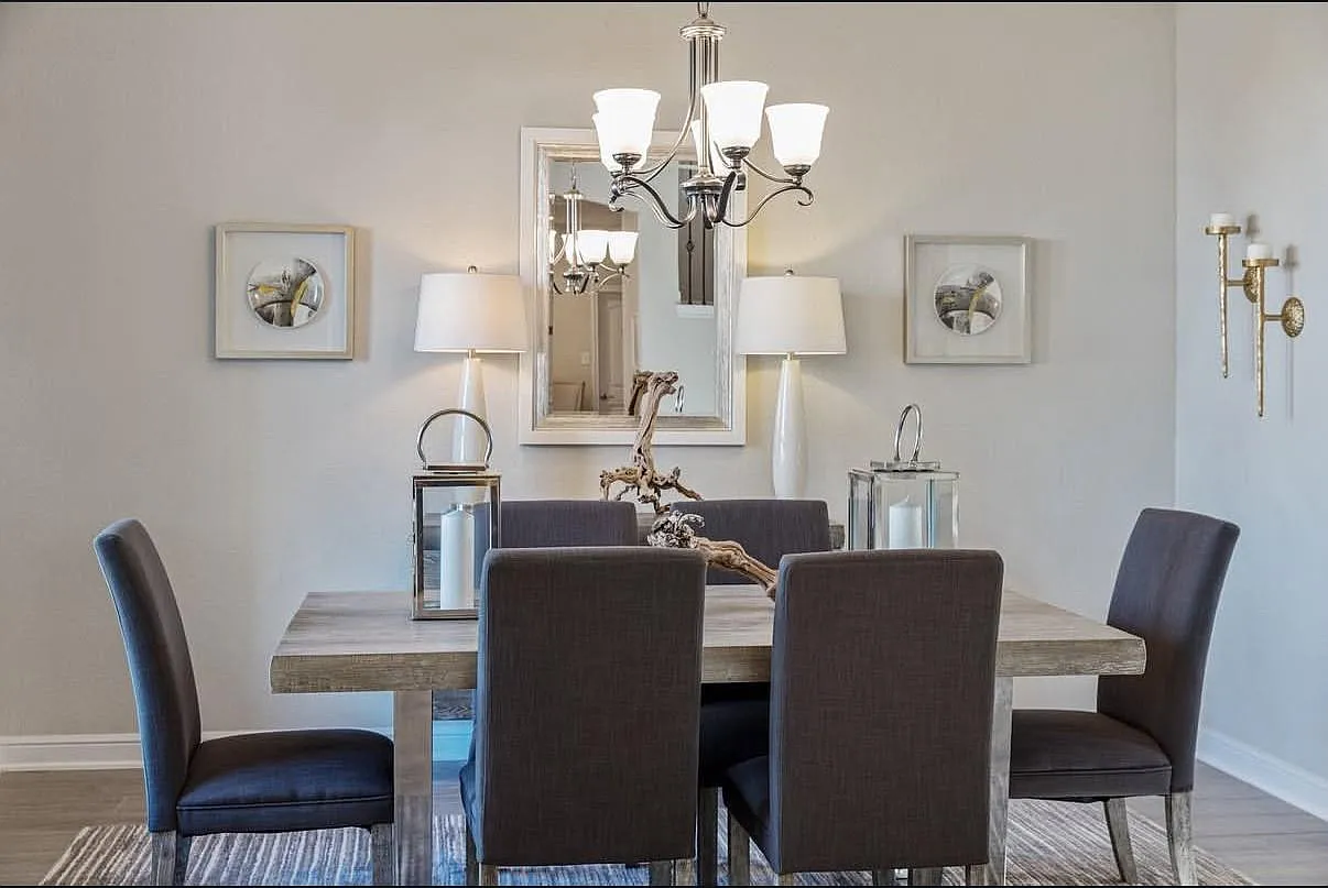 5 bed, 3.5 bath, 4158 sqft, $4,000 — Photo 2