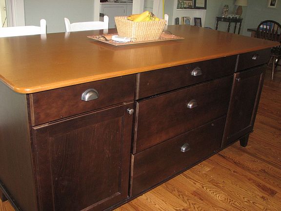 Large Island with Pull Out Drawers