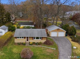 12 Pickerel Cove Trl, Old Lyme, CT 06371