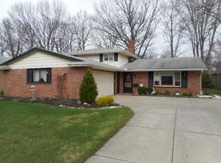 7403 Pinewood Dr, Middleburg Heights, OH 44130