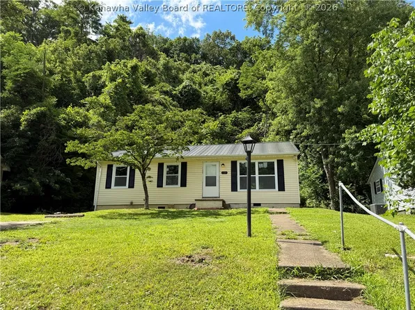 807 Dutch Hollow Rd, Dunbar, WV 25064