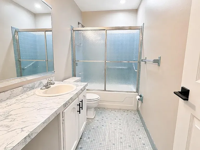 51 Chiswick Dr — Photo 10