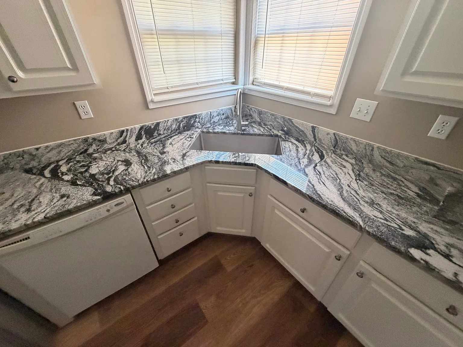 2185 Belmont Dr — Photo 3