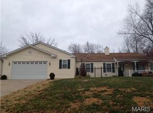 926 Crestland Dr, Ballwin, MO