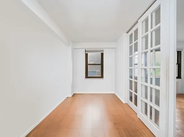 220 East 57th Street image 11 of 18