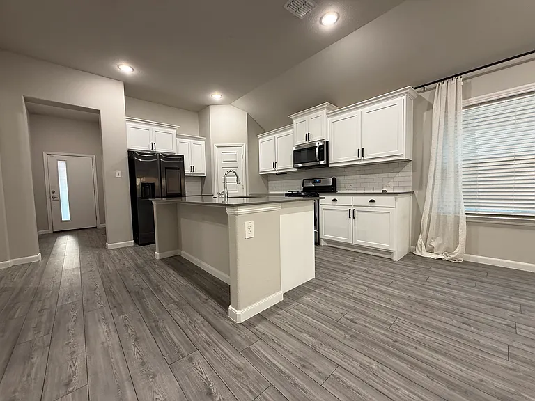 5431 Big Thicket Ln — Photo 4