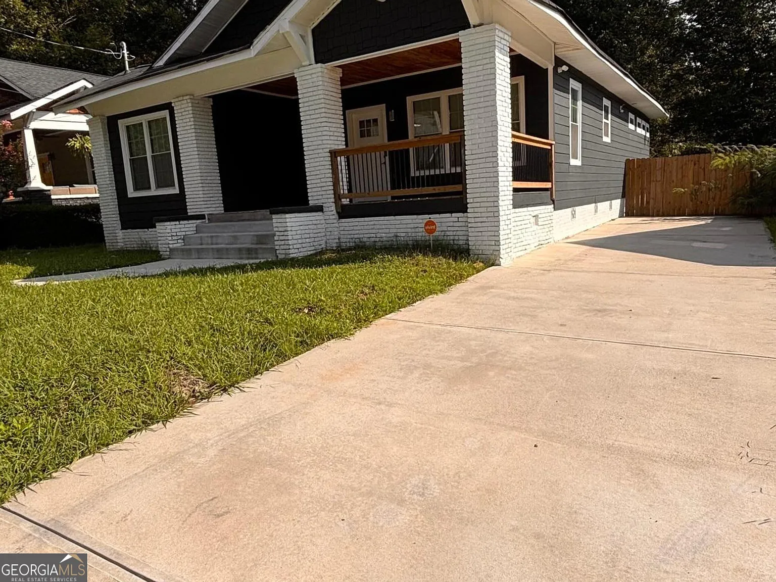 3 bed, 2.0 bath, $2,100 — Photo 2