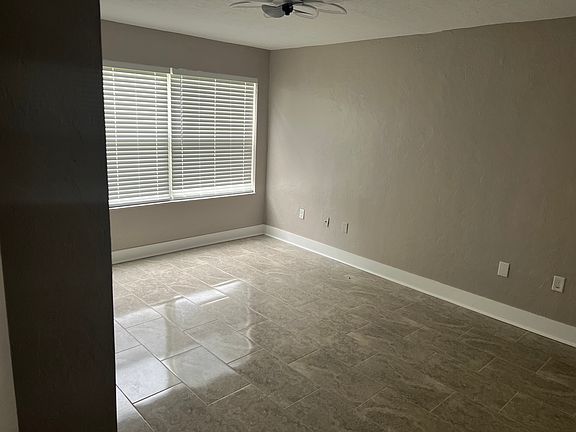3rd image of 23104 Sandalwood Dr