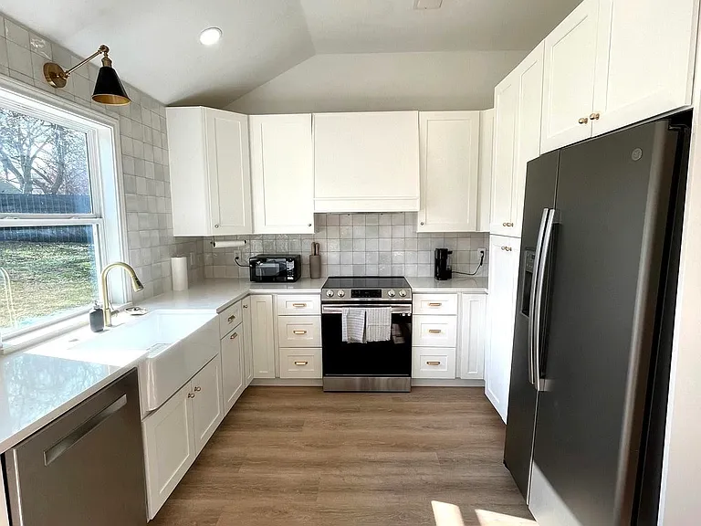 314 E Center St — Photo 8