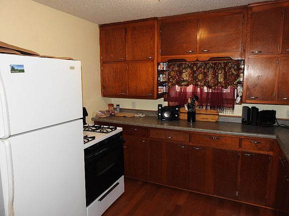 3rd image of 260 N Pine St