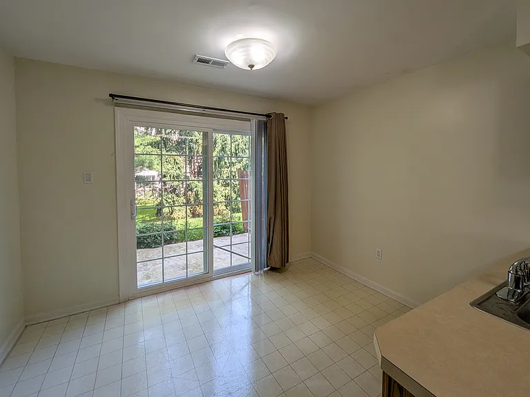 7102 Union Ct — Photo 8