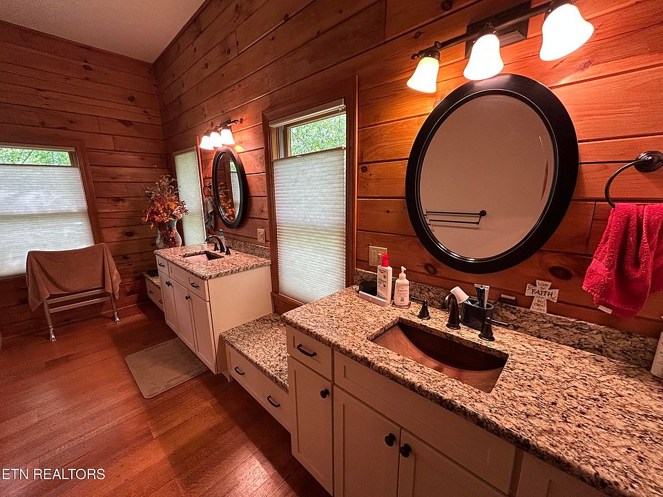 19th image of 150 Red Oak Dr
