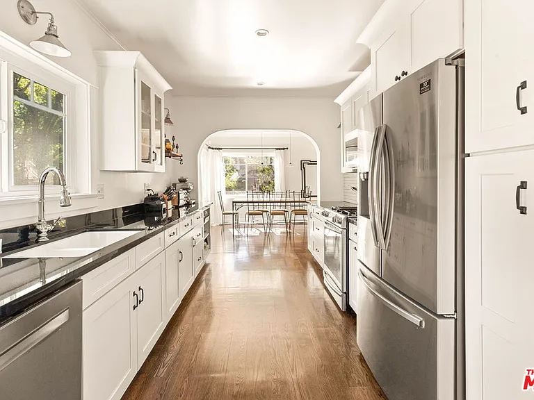 2102 N Bronson Ave — Photo 22