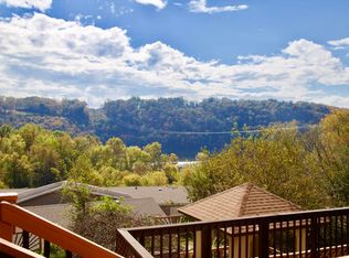 126 Horseshoe Ln, Rockaway Beach, MO 65740