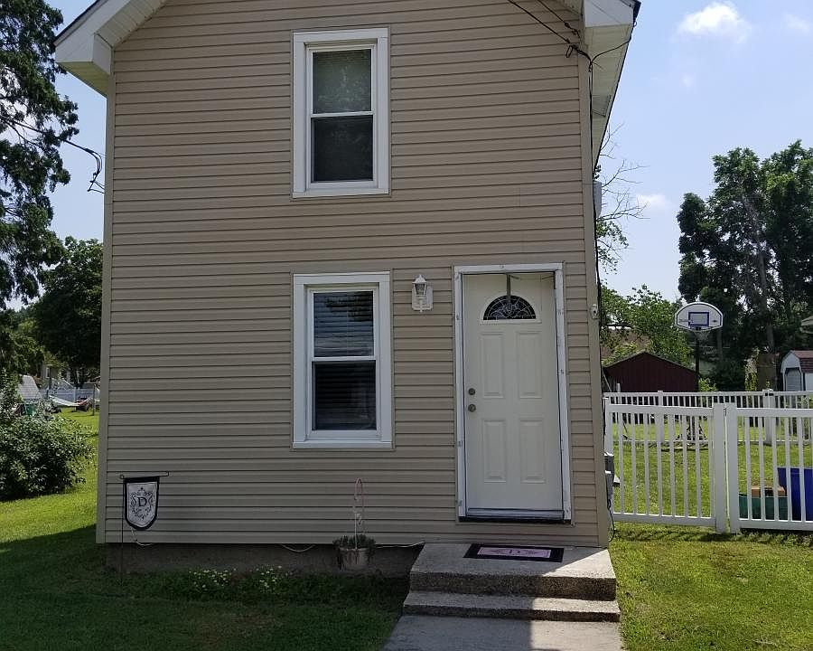 1st image of 102 Dolbow Ave