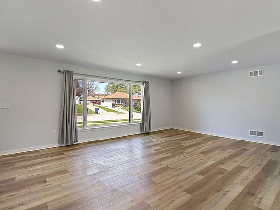 4th image of 1237 Virginia STREET